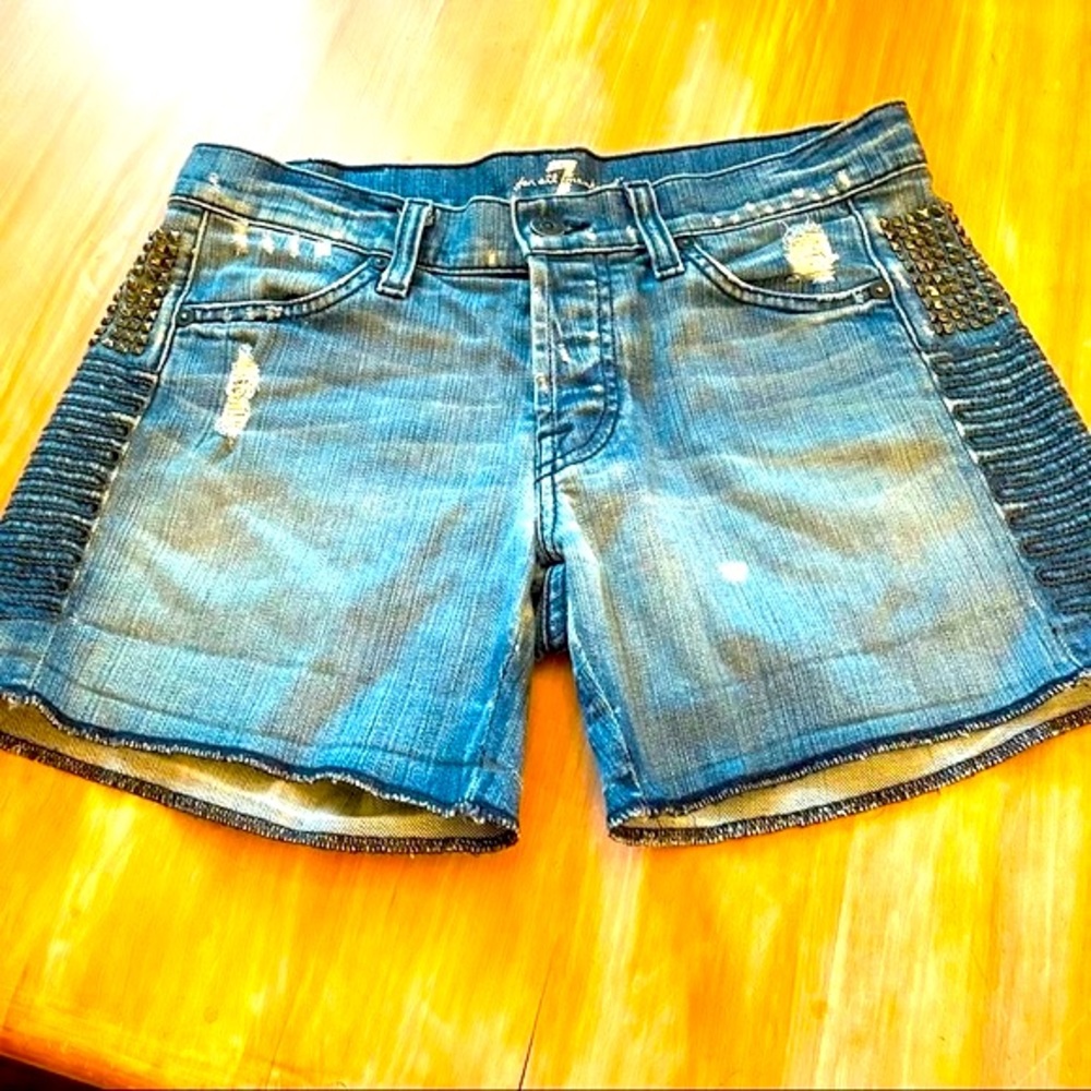 7 for All Mankind Blue denim Jean shorts with studs! 26 Raw hem! Great condition